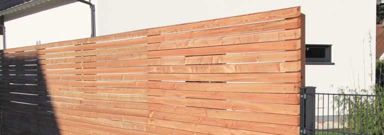 Terrassendielen reinigen und vor Verwitterung schützen – Sägewerk Müller
